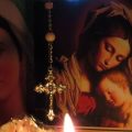 Por qué rezar el rosario en latín