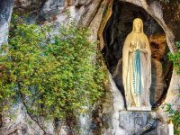 Las 18 apariciones de la Virgen de Lourdes