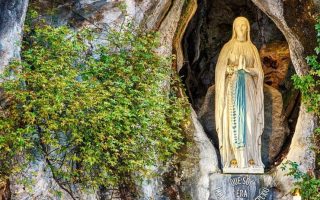 Las 18 apariciones de la Virgen de Lourdes