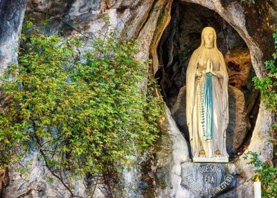 Las 18 apariciones de la Virgen de Lourdes